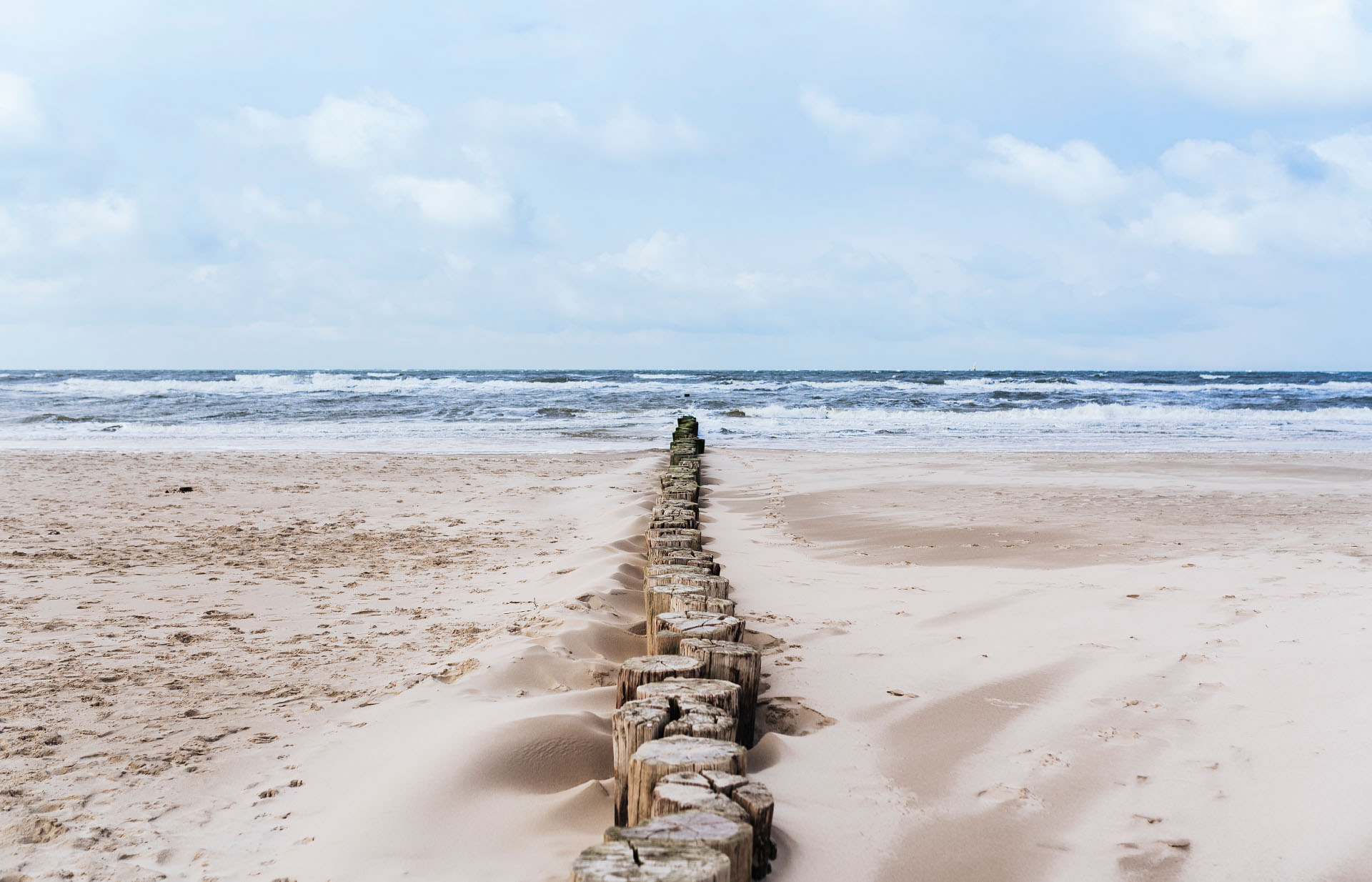 Buhnen am Strand von Wangerooge